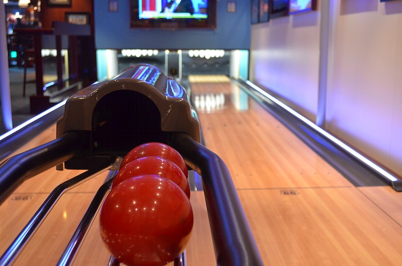 What Are Saving Tips For Planning A Fun Bowling At Main Event?